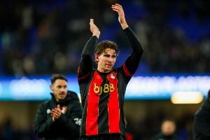 完美平台下载-罗马诺:巴黎与扎巴尔个人达成五年合同,俱乐部转会费谈判仍持续