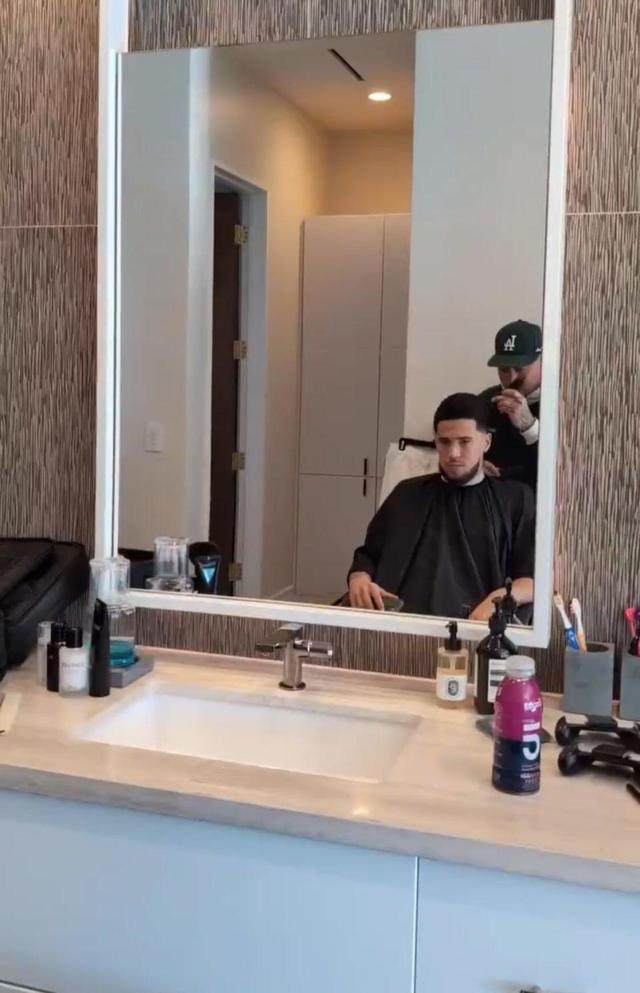 詹娜回追布克变三角恋？网红模特刚晒照宣示主权