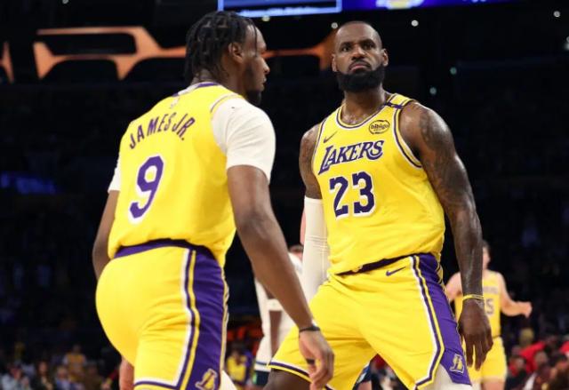 完美对战平台-詹皇父子同台背后的故事：湖人照顾布朗尼好贴心