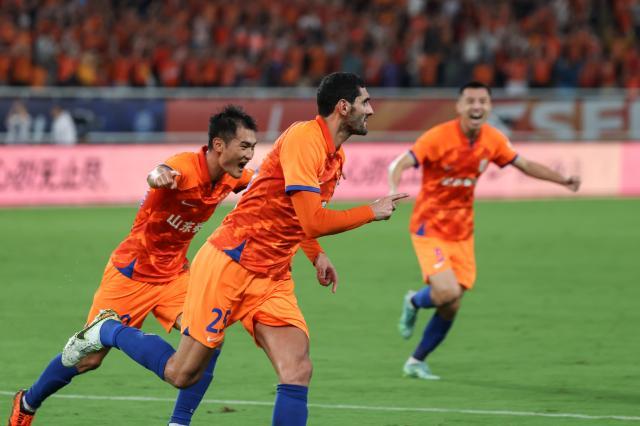 1693494605380047729.jpg 完美世界竞技平台官网-【足协杯】大连人爆冷晋级4强对阵泰山 申花vs海牛